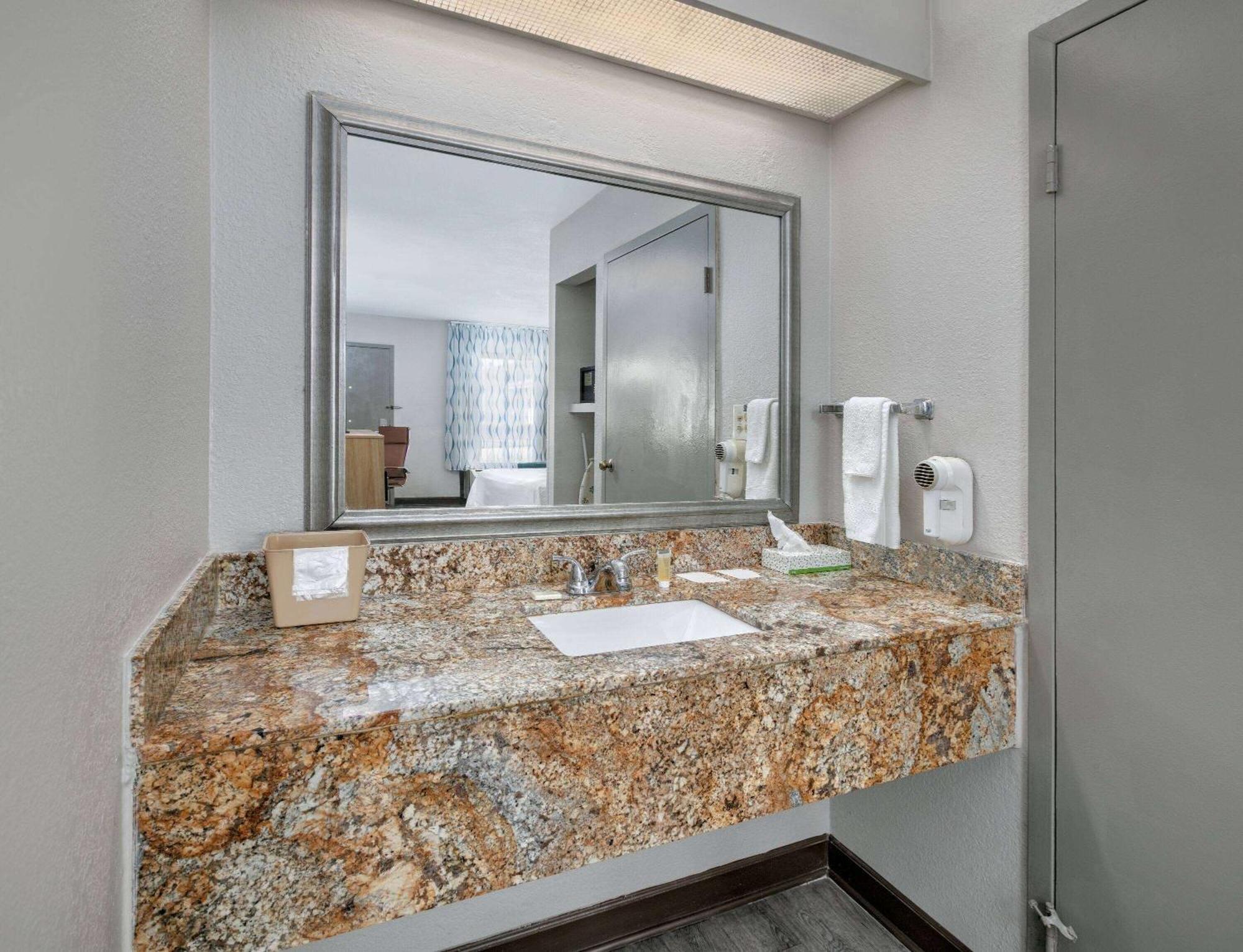 Days Inn Greenville MS Extérieur photo